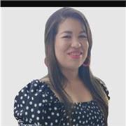 Profesor de inglés imparte clases a niños de todas las edades